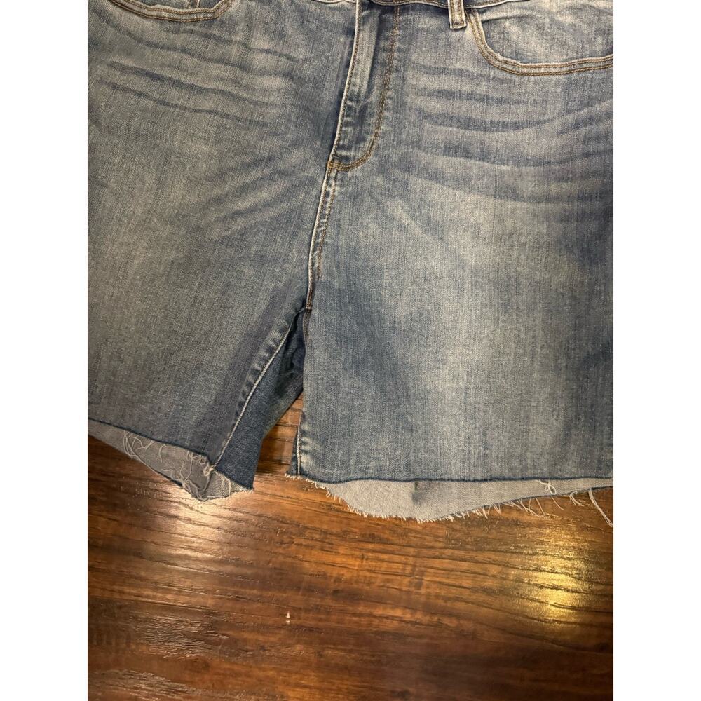 Judy Blue Women's 3XL Cutoff Distressed Denim Blue Shorts Jorts - Picture 2 of 8